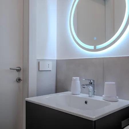 Arco Deluxe Milan